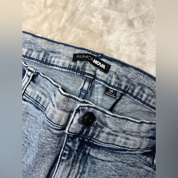 Fashion Nova Jeans - Picture 2 of 6